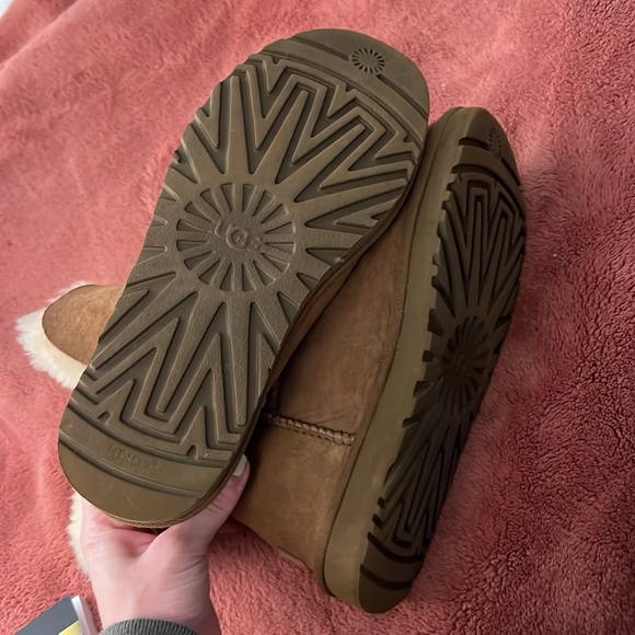 Uggs - Picture 5 of 7